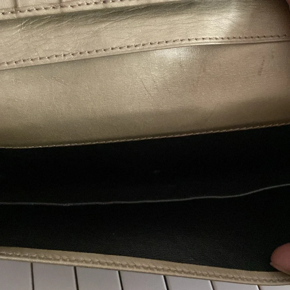 Gucci Guccissima Interlocking GG Wallet - Picture 8 of 11